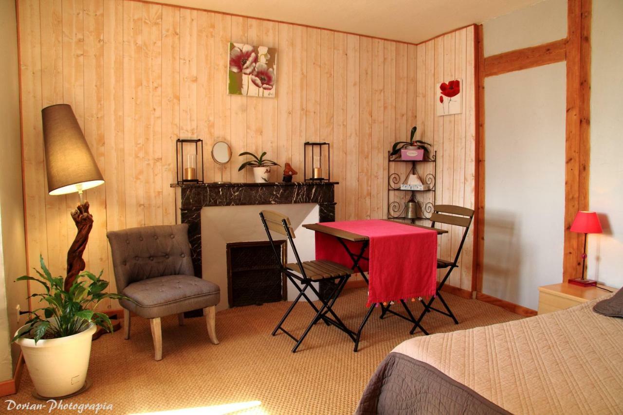 La Pierre Trouée Chambre d'Hôtes Châteauneuf-de-Randon Exterior foto